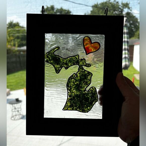 Michigan Stained glass heart hanging window art. State of Michigan painted frame - Picture 8 of 8